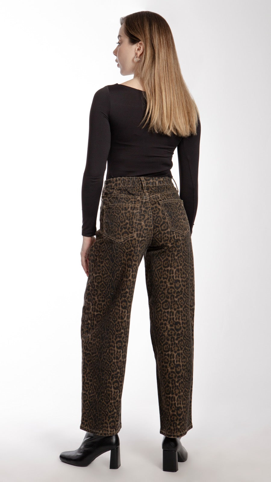 Pantalón Mezclilla Barrel Estampado Cheetah BL7234