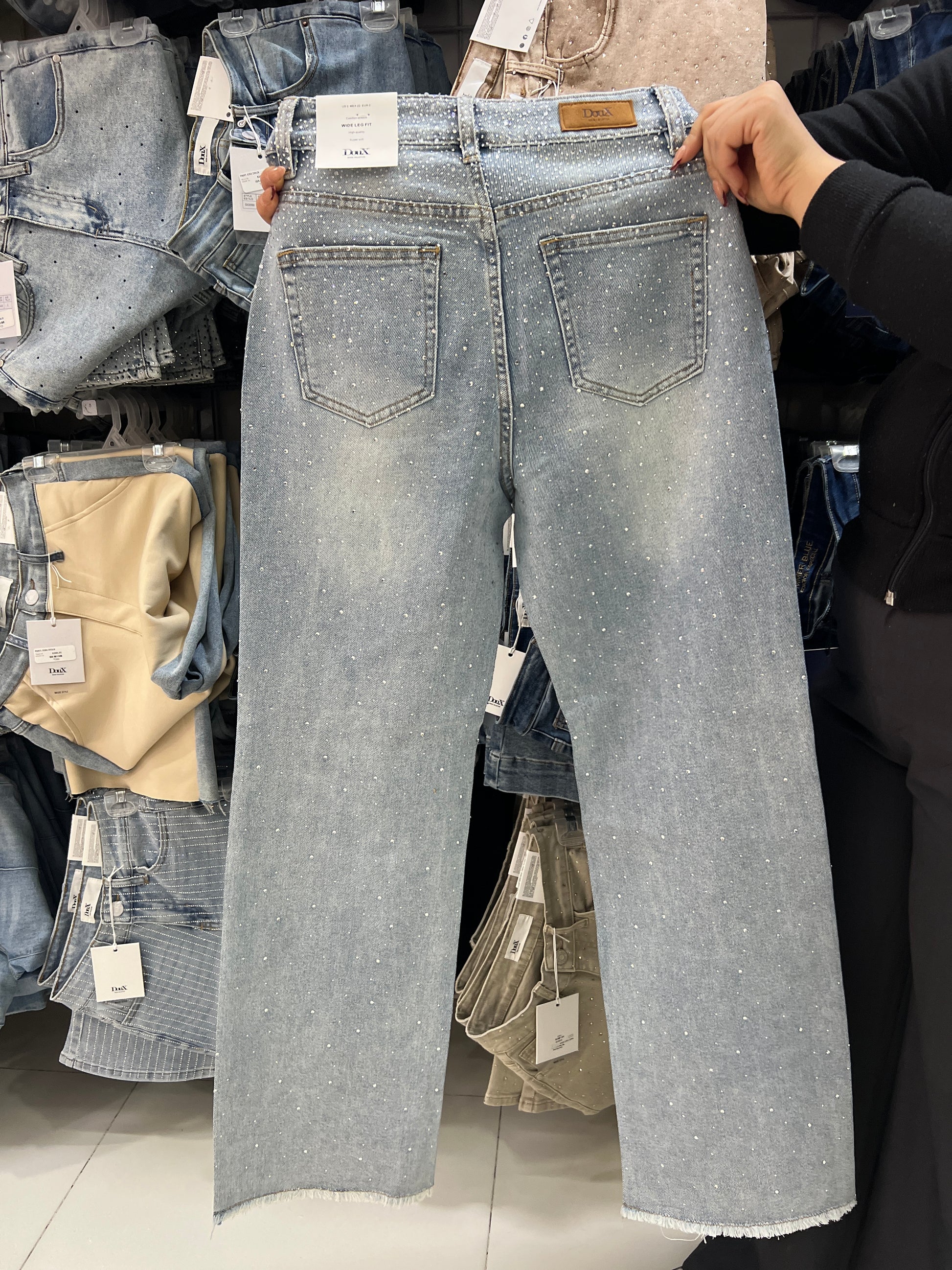 Pantalón de Mezclilla Corte Wide Leg Brillos DXD0447