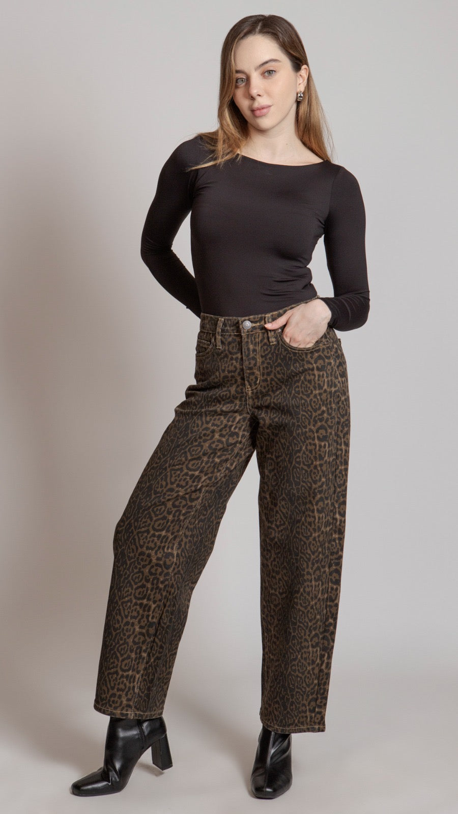 Pantalón Mezclilla Barrel Estampado Cheetah BL7234